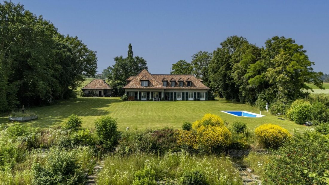Exceptional Property With Lake View In Etoy