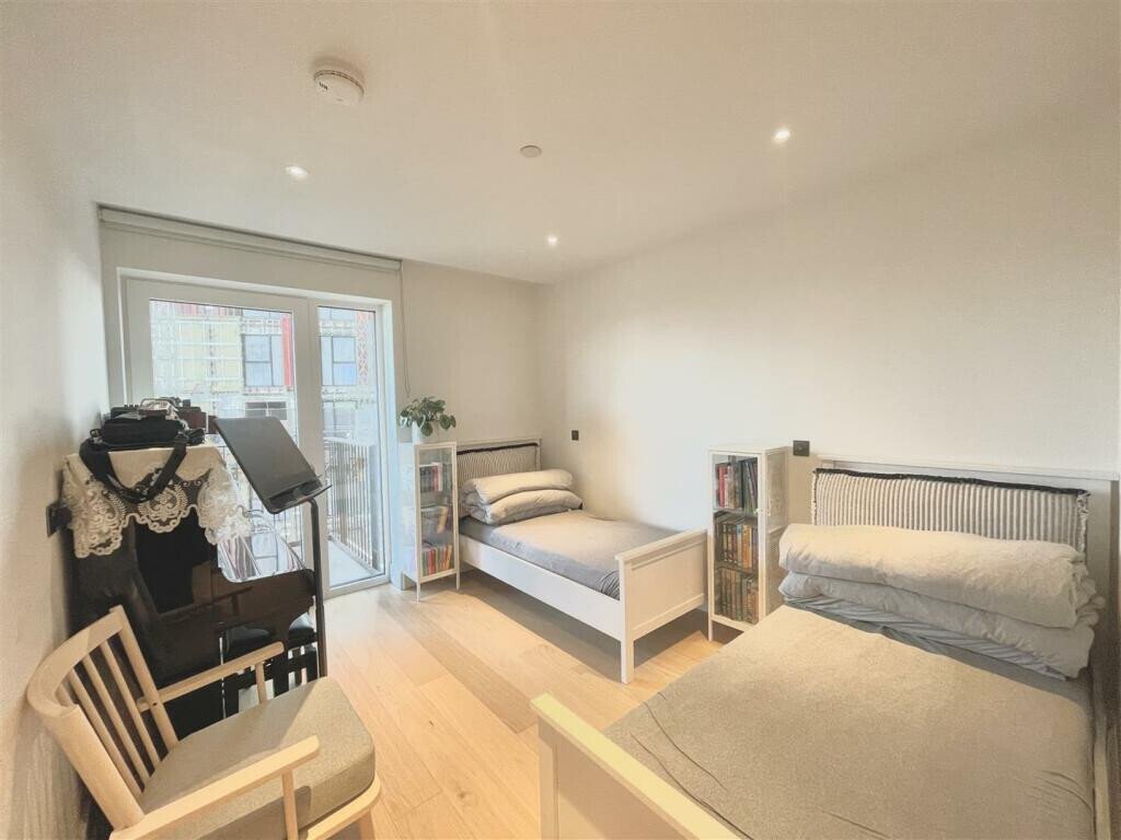 Apartment in East Acton, Ealing, England 4 - 16735011