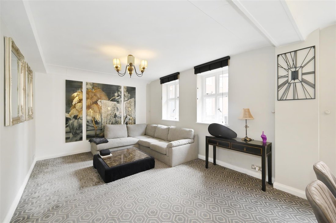 Apartment in Piccadilly, Westminster, England 1 - 16734986