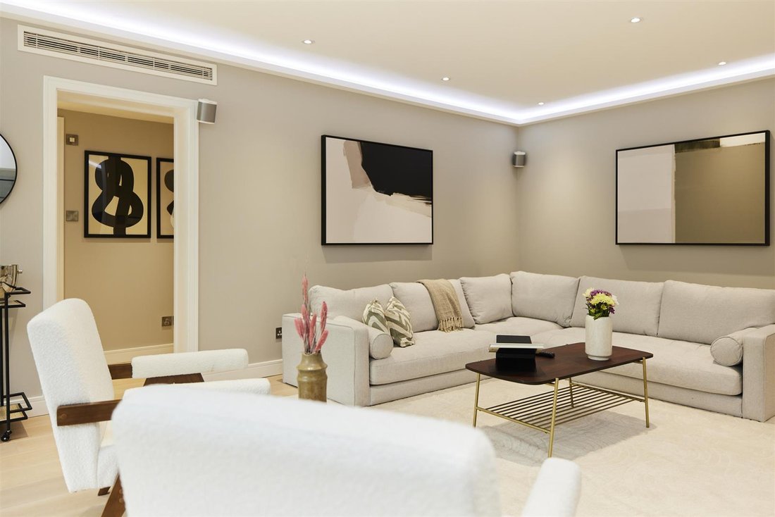 House in Ealing (London Borough of Ealing), Ealing, England 5 - 16735014