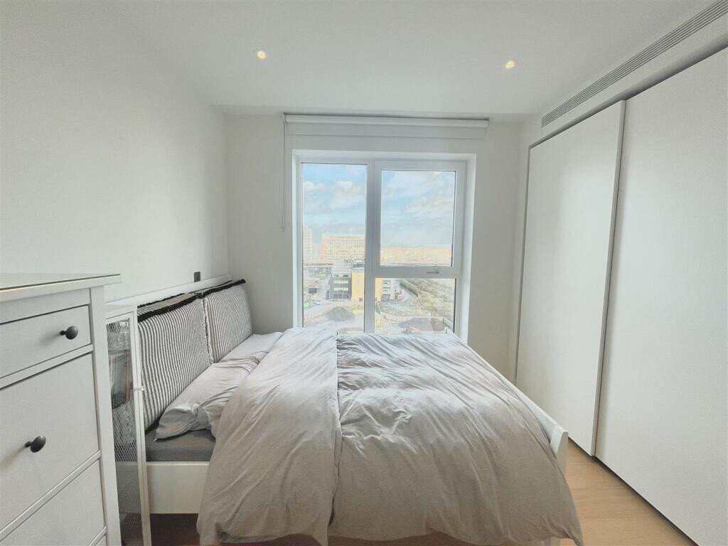 Apartment in East Acton, Ealing, England 3 - 16735011