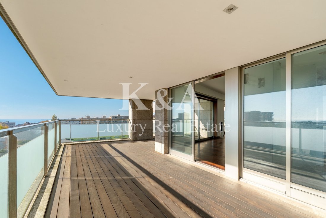 Apartment in Lordelo do Ouro e Massarelos, Porto District, Portugal 1 - 16735549
