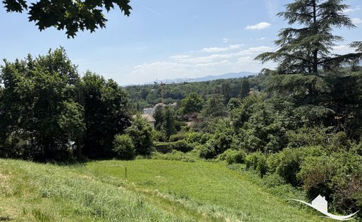 Land in Charbonnieres-les-Bains, Auvergne-Rhône-Alpes, France 1