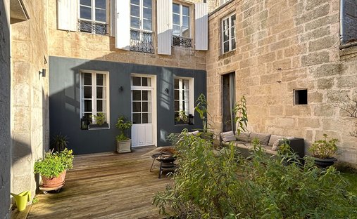 Castle for Sale in Niort, Nouvelle-Aquitaine, France