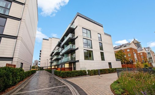 Apartment in Chelsea Harbour, England 1