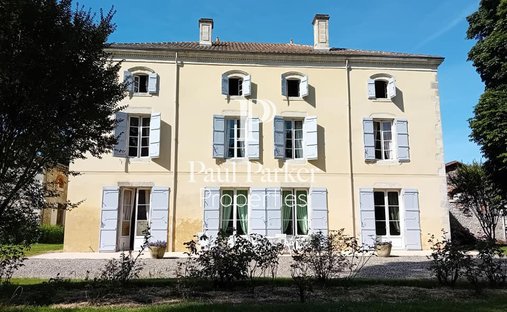 Agen Charming Estate With Manor House, Caretaker's House, Barn For Events, River, Lake 19 Hectares