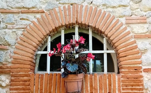 Agen Charming Estate With Manor House, Caretaker's House, Barn For Events, River, Lake 19 Hectares