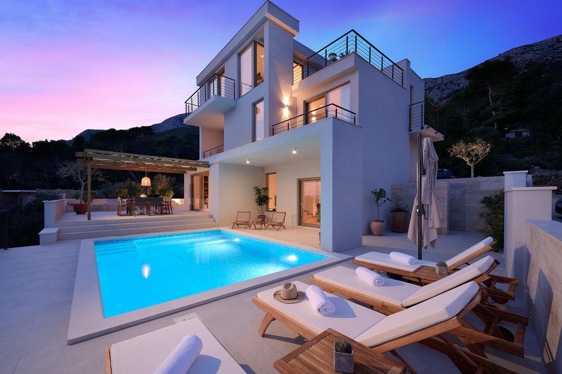 Villa in Vrisnik, Split-Dalmatia County, Croatia 2 - 16738323