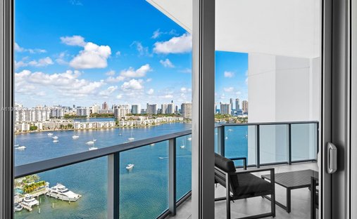 Condo in North Miami Beach, Florida, United States 1