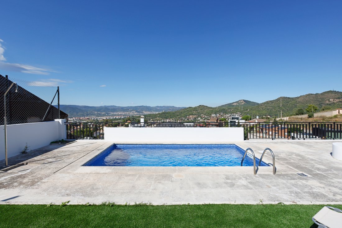 Chalet in Esplugues de Llobregat, Catalonia, Spain 3 - 16738354