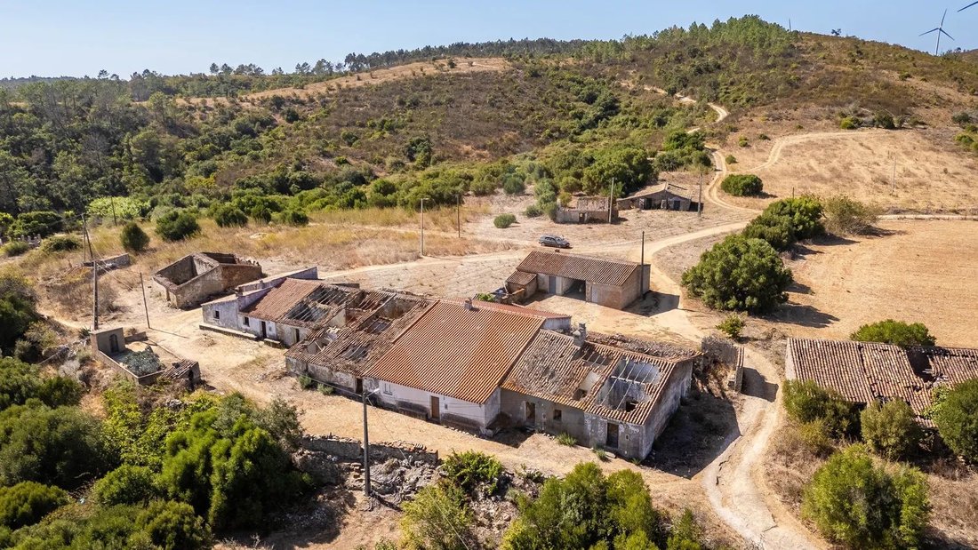 Villa in Bensafrim e Barao de Sao Joao, Algarve, Portugal 1 - 16737737
