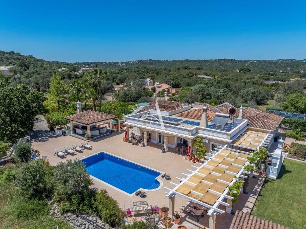 Villa in Santa Barbara de Nexe, Algarve, Portugal 1 - 16739049
