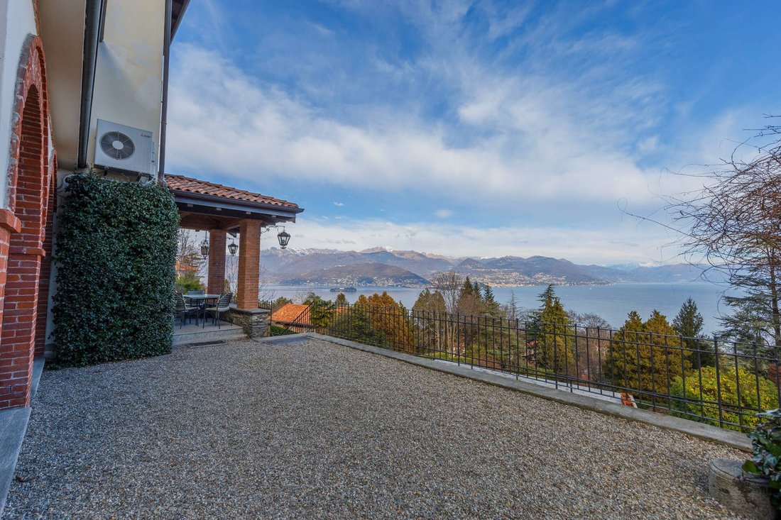 Villa in Stresa, Piedmont, Italy 2 - 16739226