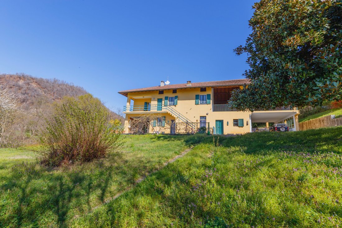 Villa in Angera, Lombardy, Italy 4 - 15688552