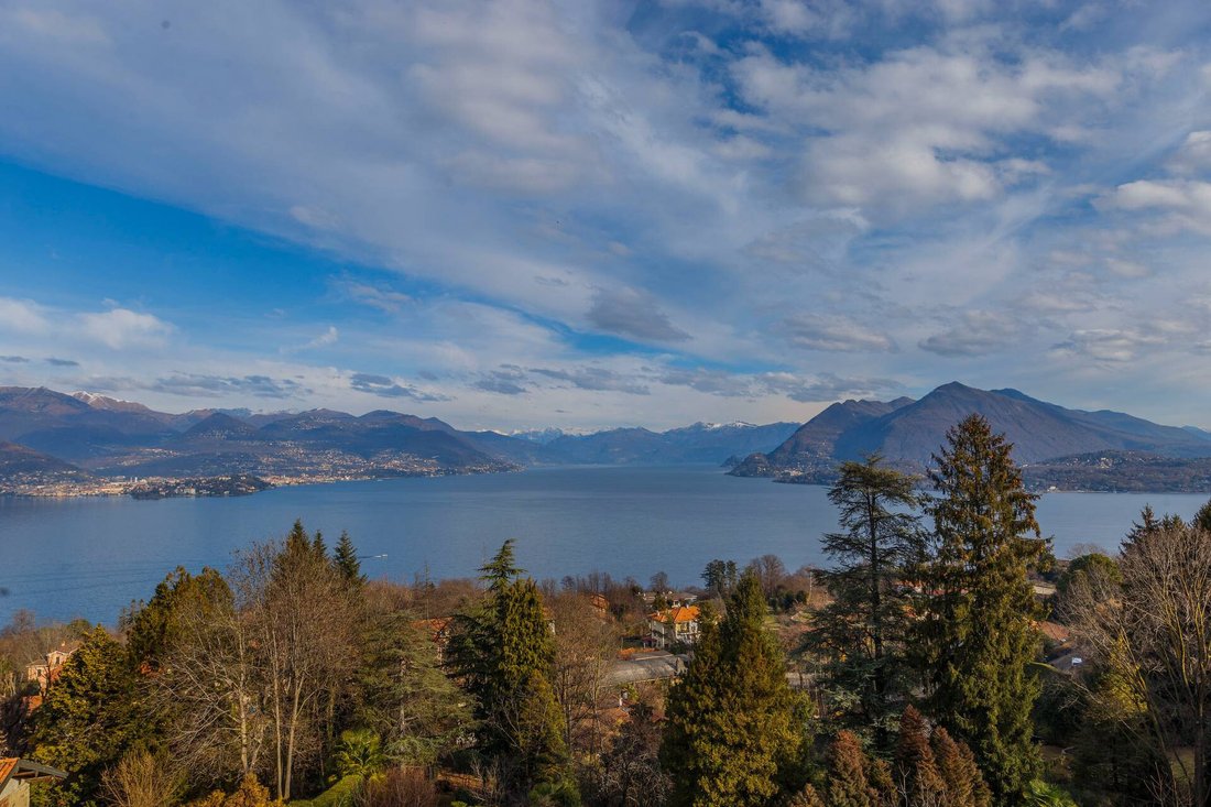 Villa in Stresa, Piedmont, Italy 1 - 16739226
