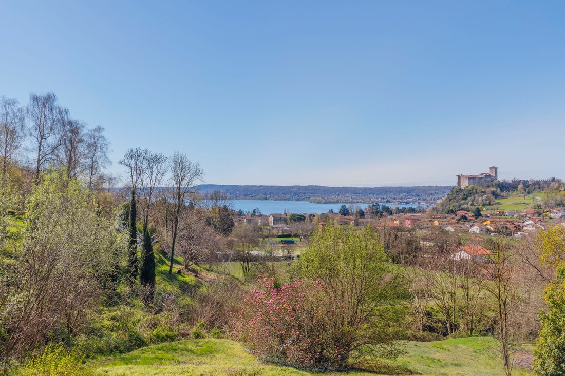 Villa in Angera, Lombardy, Italy 3 - 15688552