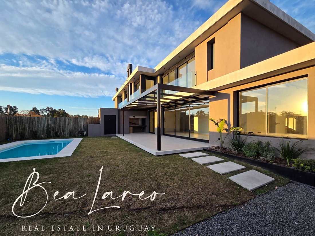 Townhouse in Montevideo, Departamento de Montevideo, Uruguay 2 - 16739458