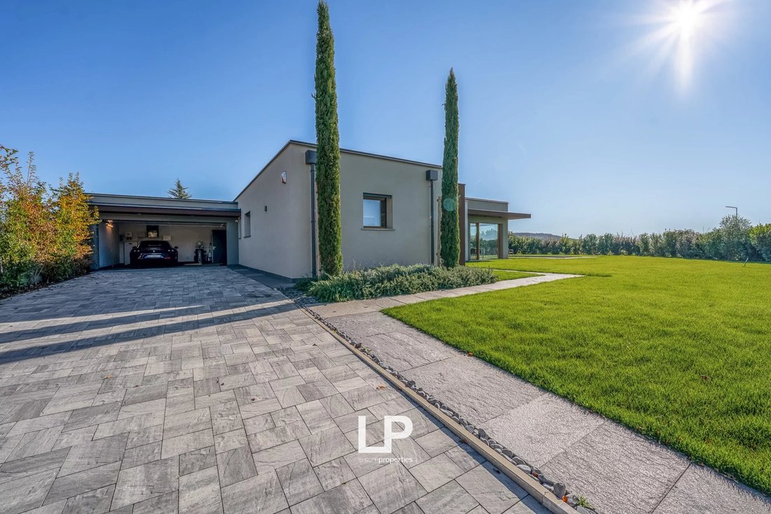 Villa in Angera, Lombardei, Italien 4 - 16740023
