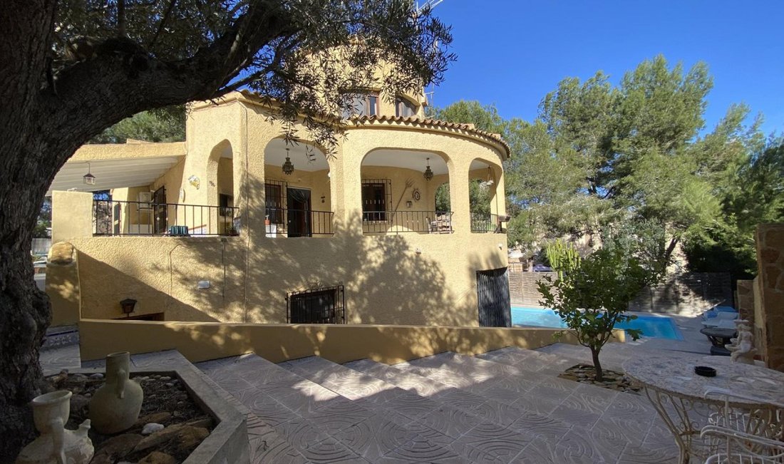 Villa in Orihuela, Valencian Community, Spain 1 - 16739605
