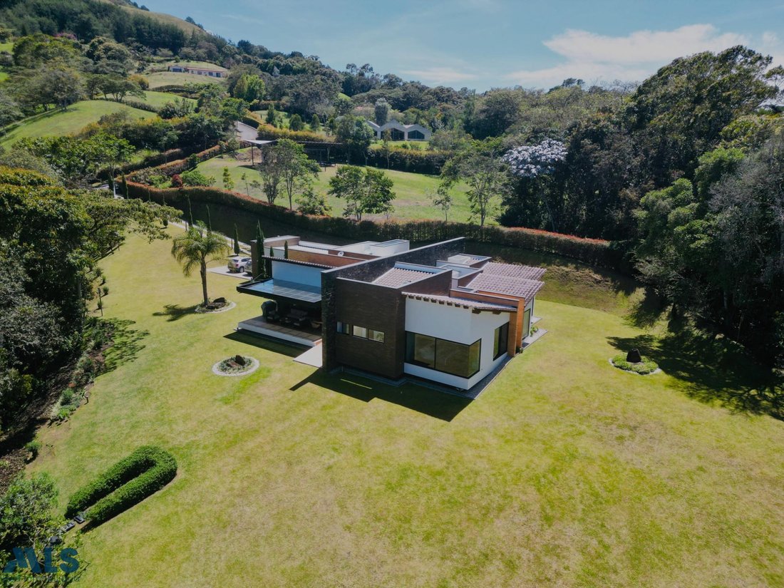 Finca in La Ceja, Antioquia, Colombia 3 - 16740074