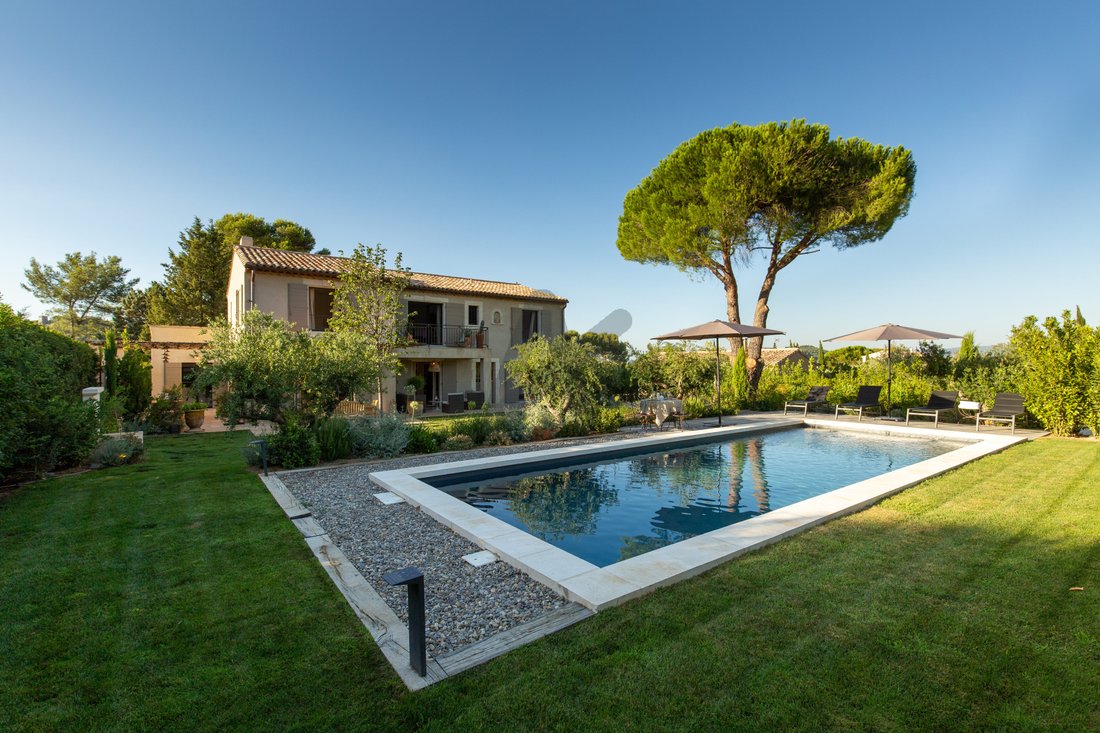 House in Eygalières, Provence-Alpes-Côte d'Azur, France 3 - 16739832