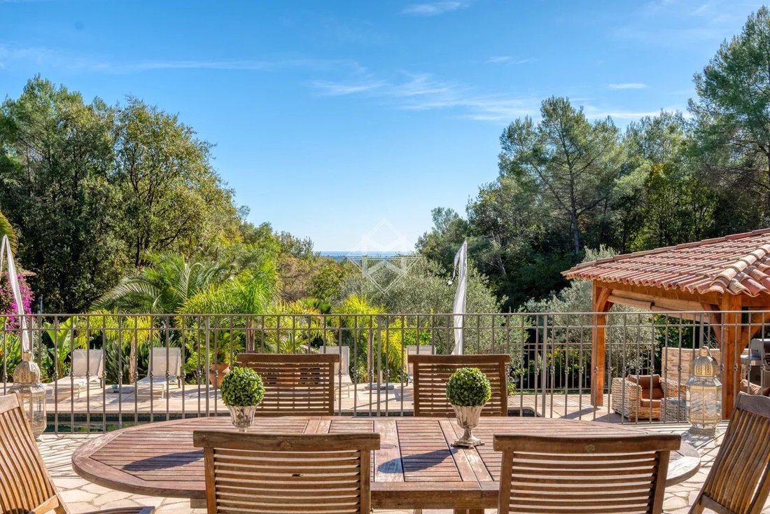 Villa in Le Rouret, Provence-Alpes-Côte d'Azur, France 3 - 16739493