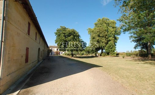 Propriété D'exception Avec 2 Maisons Indépendantes, Piscine Et Jardin Paysager