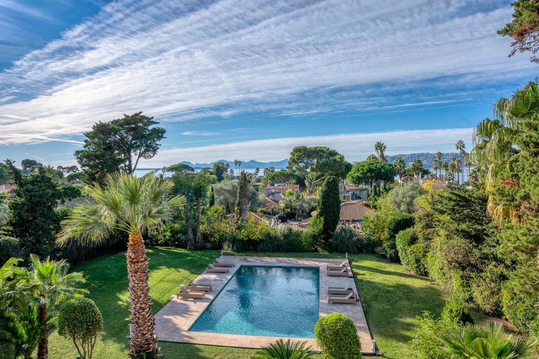 Villa in Antibes, Provence-Alpes-Côte d'Azur, France 2 - 12053464