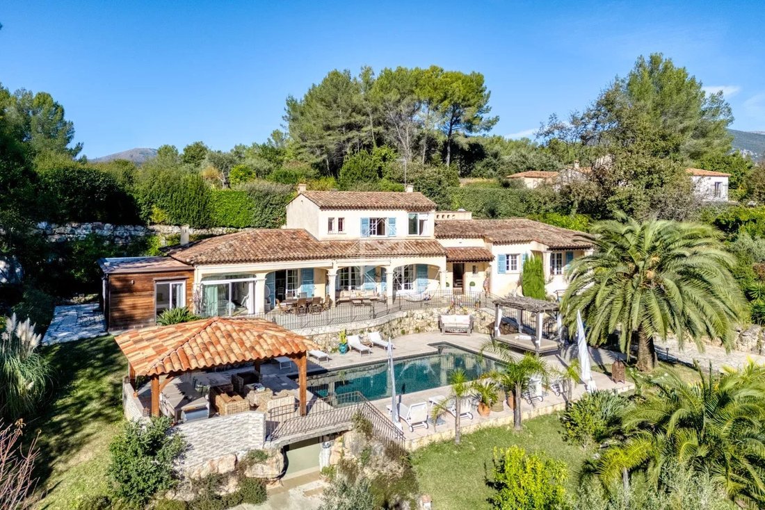 Villa in Le Rouret, Provence-Alpes-Côte d'Azur, France 1 - 16739493