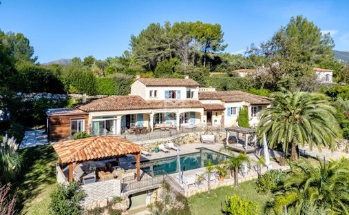 Villa in Le Rouret, Provence-Alpes-Côte d'Azur, France 1
