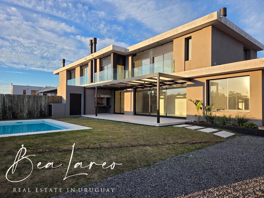 Townhouse in Montevideo, Departamento de Montevideo, Uruguay 1 - 16739458