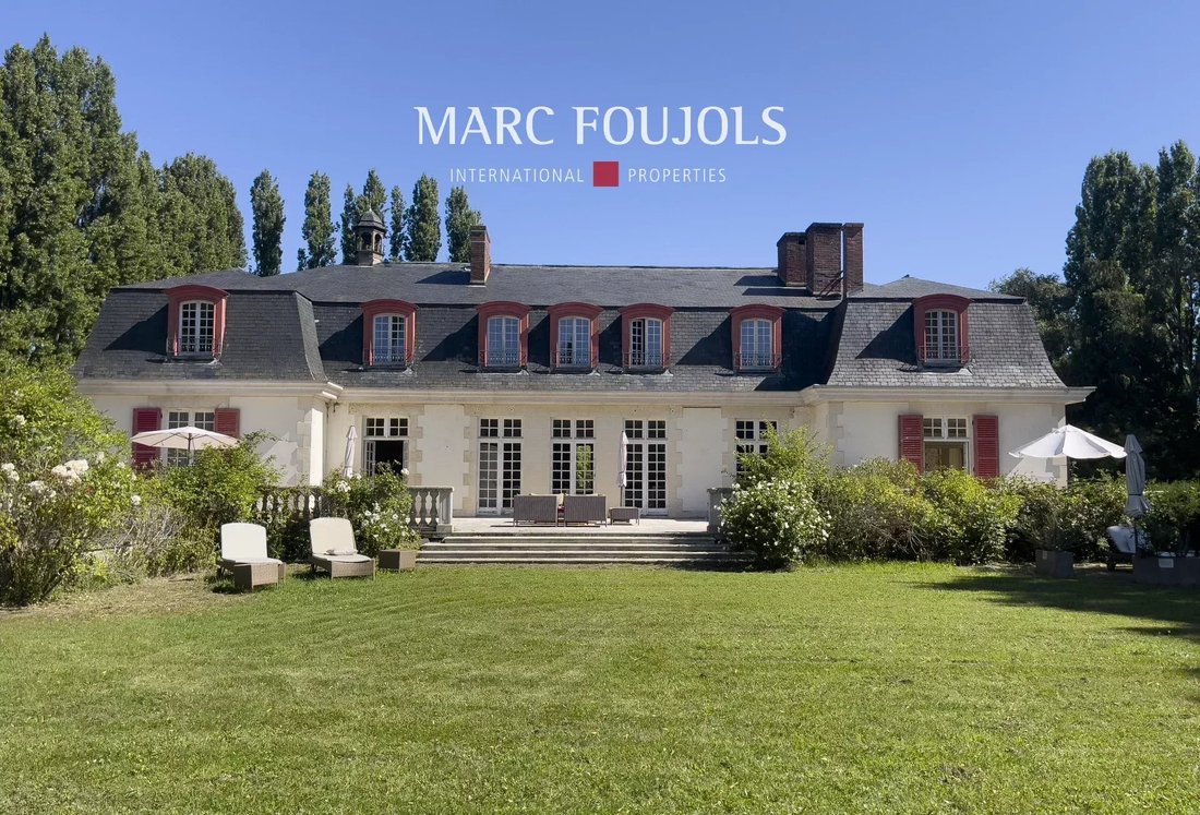 Estate in Saint-Martin-en-Biere, Ile-de-France, France 2 - 16170924
