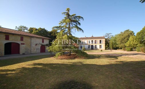 Propriété D'exception Avec 2 Maisons Indépendantes, Piscine Et Jardin Paysager