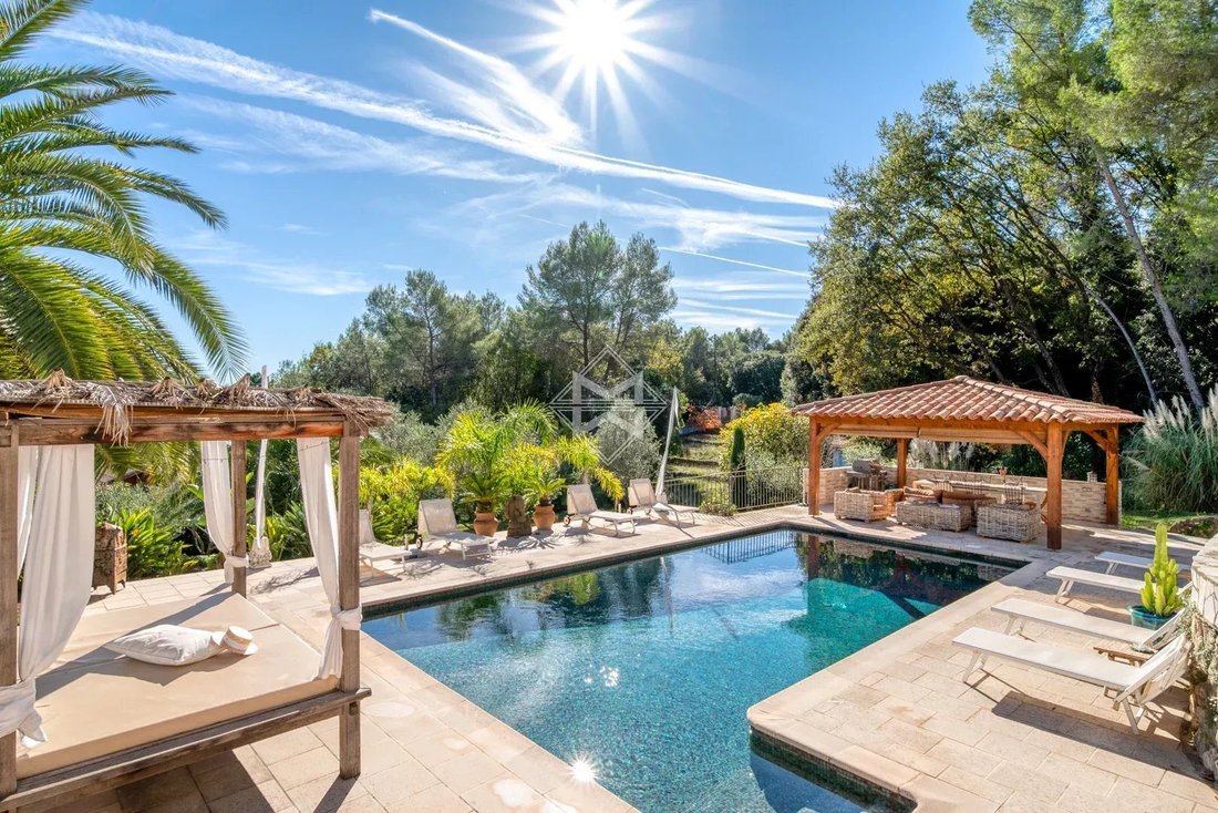 Villa in Le Rouret, Provence-Alpes-Côte d'Azur, France 2 - 16739493