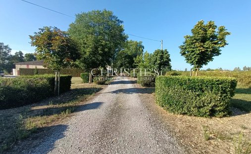 Propriété D'exception Avec 2 Maisons Indépendantes, Piscine Et Jardin Paysager