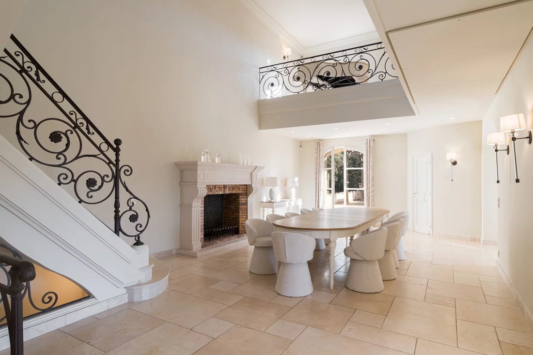 Villa in Antibes, Provence-Alpes-Côte d'Azur, France 5 - 12053464