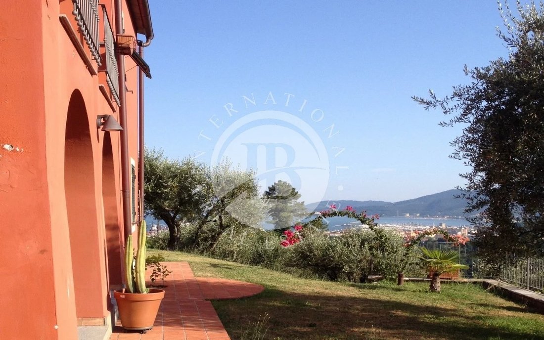 Villa in Historic Center, La Spezia, Italy 3 - 16534652