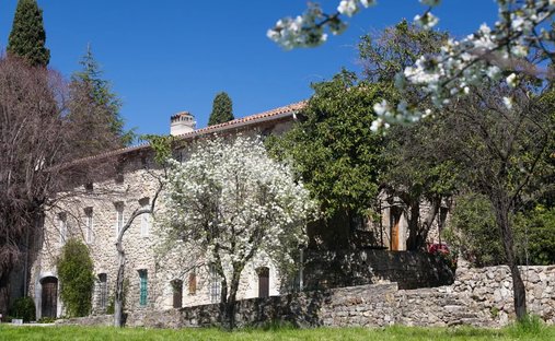 Villa à Châteauneuf-Grasse, Provence-Alpes-Côte d'Azur, France 1