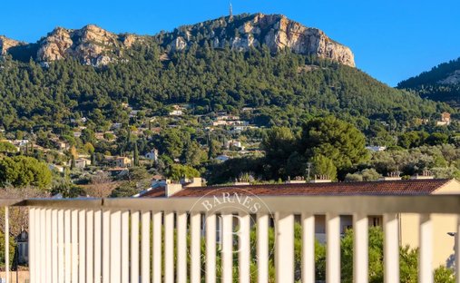 Castle for Sale in Cassis, Provence-Alpes-Côte d'Azur, France