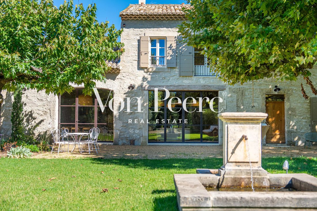 Country House in Saint-Rémy-de-Provence, Provence-Alpes-Côte d'Azur, France 1 - 16739695