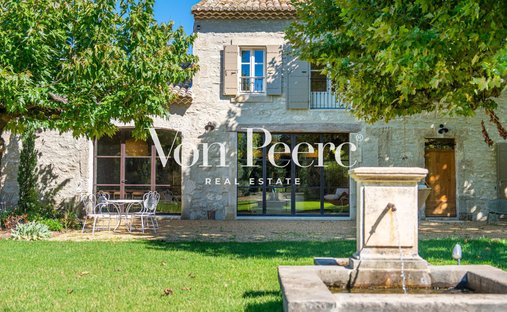 Country House in Saint-Rémy-de-Provence, Provence-Alpes-Côte d'Azur, France 1
