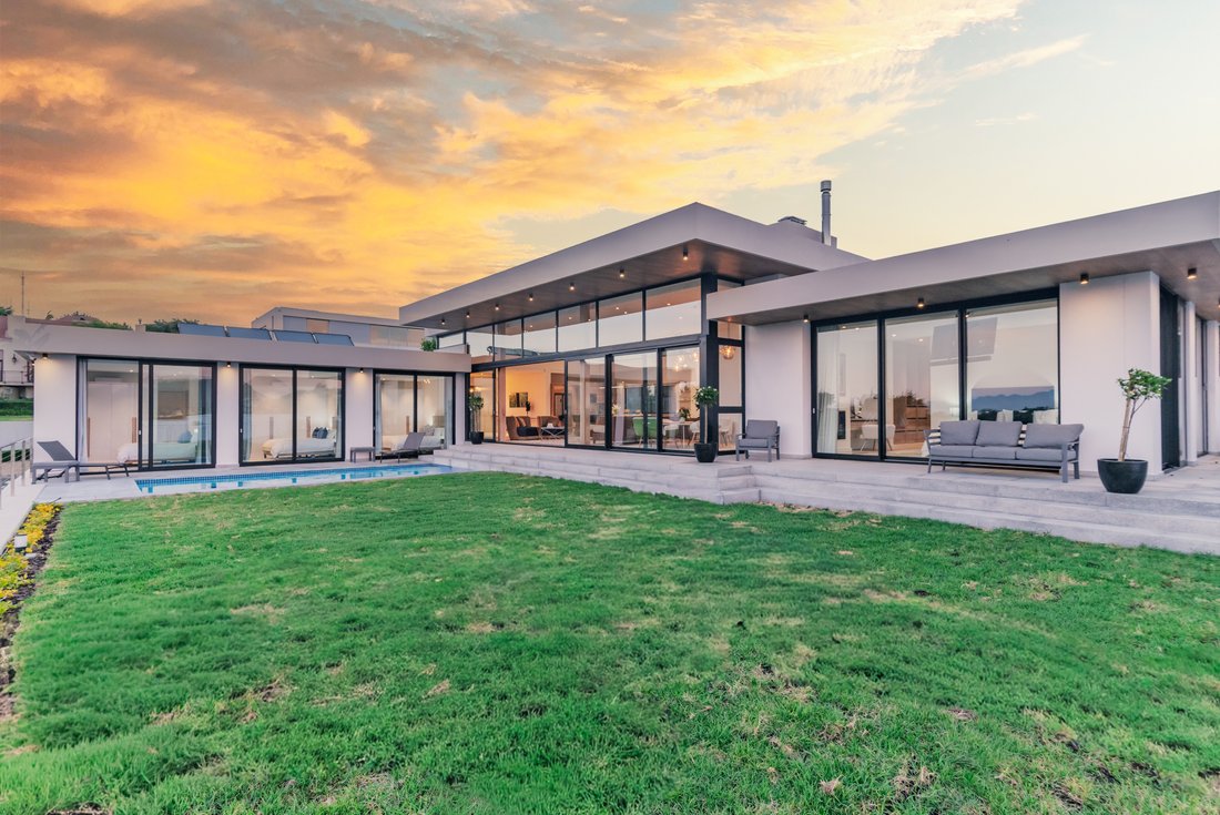 Villa in Cape Town, Western Cape, South Africa 1 - 16743507