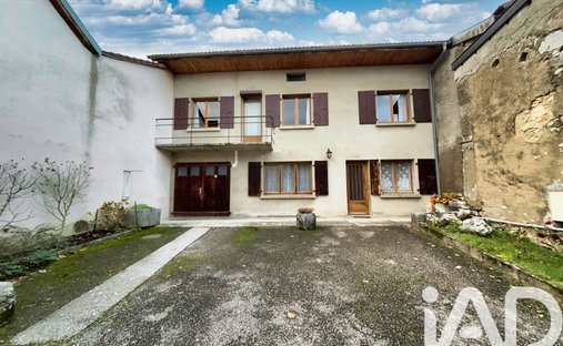 House in Saint-Jean-de-Gonville, Auvergne-Rhône-Alpes, France 1
