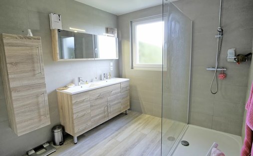 North Caen, Castle (12 Bedrooms) By The Seaside With Outbuildings Set In 1.1 Ha (2.47 Acres) Of Encl