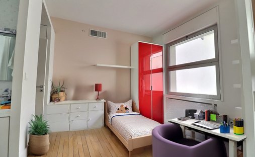 Castle for Sale in Clermont-Ferrand, Auvergne-Rhône-Alpes, France