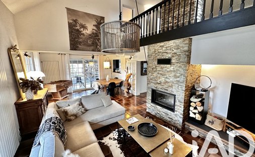 A 12th Century Chateau With Ramparts And 15 Hectares Of Grounds, Listed As A Historical