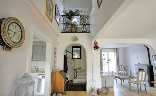 North Caen, Castle (12 Bedrooms) By The Seaside With Outbuildings Set In 1.1 Ha (2.47 Acres) Of Encl