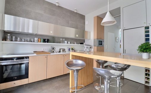 Castle for Sale in Clermont-Ferrand, Auvergne-Rhône-Alpes, France