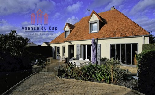 North Caen, Castle (12 Bedrooms) By The Seaside With Outbuildings Set In 1.1 Ha (2.47 Acres) Of Encl
