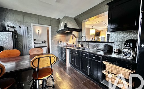 A 12th Century Chateau With Ramparts And 15 Hectares Of Grounds, Listed As A Historical